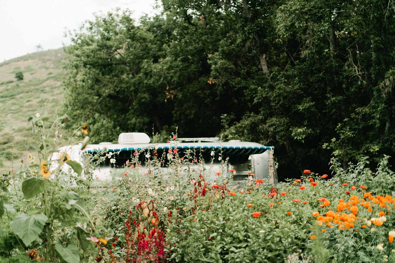 lyons_farmette_bohemian_colorado_wedding-3